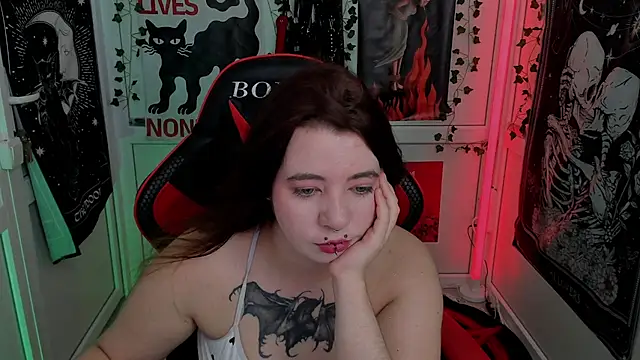 Snapshot of PurpleRune chatting on 07-10-26, 01:11 PurpleRune online show from 07-10-26, 01:11