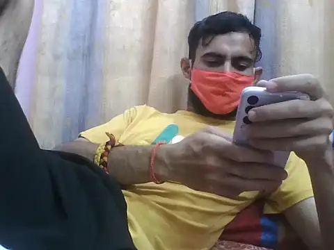 Snapshot of vickyoerhg chatting on 05-17-26, 04:01 vickyoerhg online show from 05-17-26, 04:01