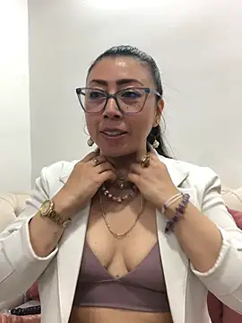 Snapshot of FranciscaVera chatting on 07-11-26, 05:57 FranciscaVera online show from 07-11-26, 05:57