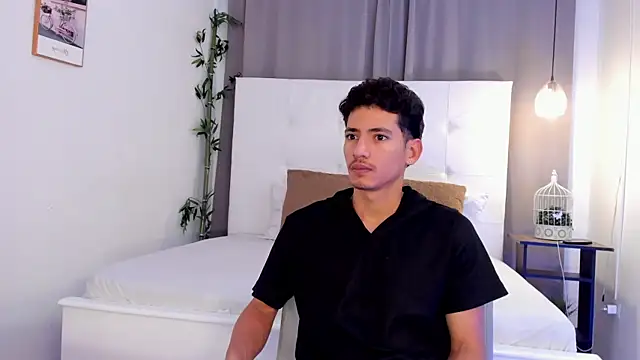 Snapshot of Alejo-and-Thiago chatting on 07-22-26, 12:40 Alejo-and-Thiago online show from 07-22-26, 12:40