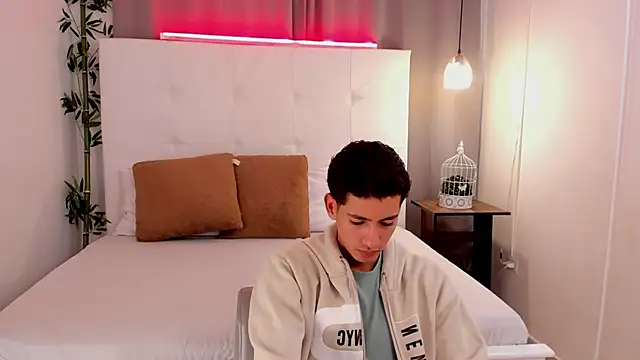 Snapshot of Alejo-and-Thiago chatting on 06-17-26, 12:15 Alejo-and-Thiago online show from 06-17-26, 12:15