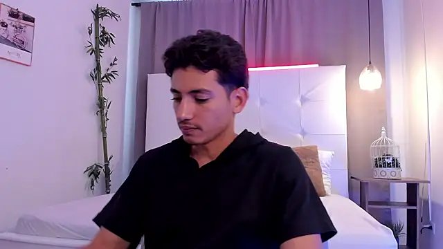 Snapshot of Alejo-and-Thiago chatting on 08-01-26, 12:25 Alejo-and-Thiago online show from 08-01-26, 12:25
