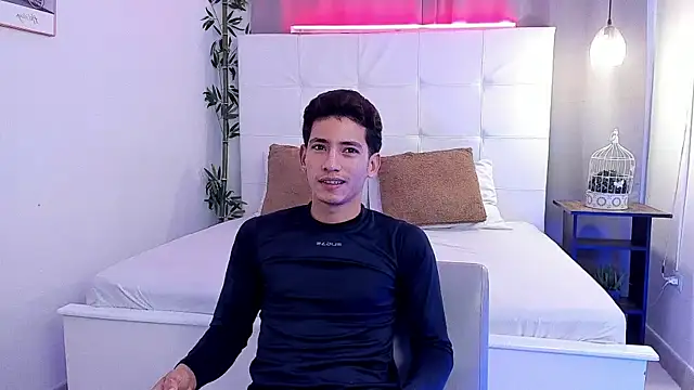 Snapshot of Alejo-and-Thiago chatting on 06-18-26, 12:10 Alejo-and-Thiago online show from 06-18-26, 12:10