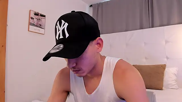 Snapshot of Alejo-and-Thiago chatting on 06-26-26, 12:33 Alejo-and-Thiago online show from 06-26-26, 12:33