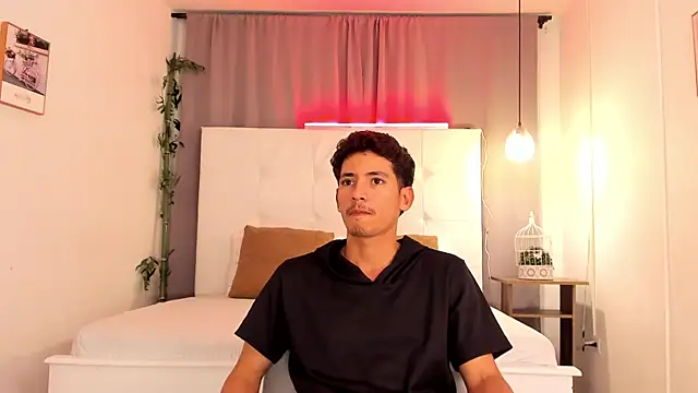 Snapshot of Alejo-and-Thiago chatting on 07-26-26, 02:07 Alejo-and-Thiago online show from 07-26-26, 02:07