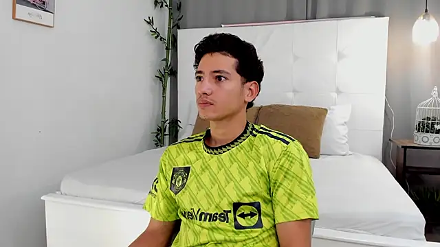 Snapshot of Alejo-and-Thiago chatting on 06-22-26, 12:24 Alejo-and-Thiago online show from 06-22-26, 12:24