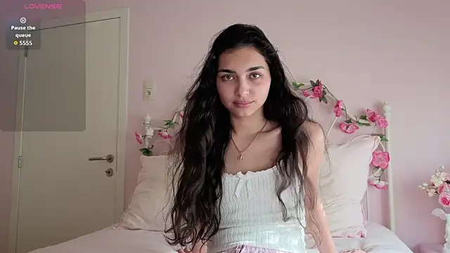 Snapshot of yourbella37 chatting on 06-27-26, 05:19 yourbella37 online show from 06-27-26, 05:19