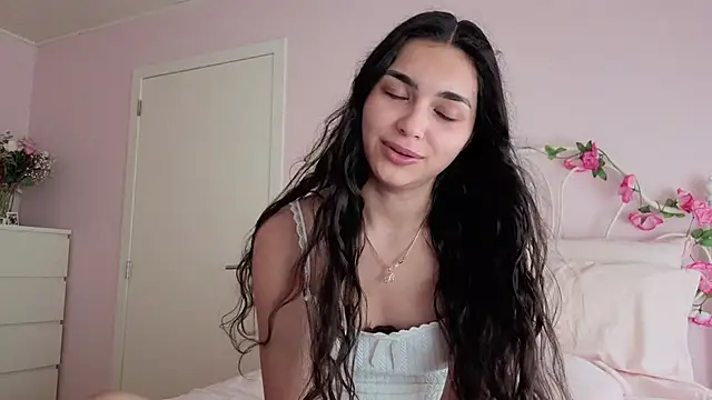 Snapshot of yourbella37 chatting on 06-28-26, 04:35 yourbella37 online show from 06-28-26, 04:35