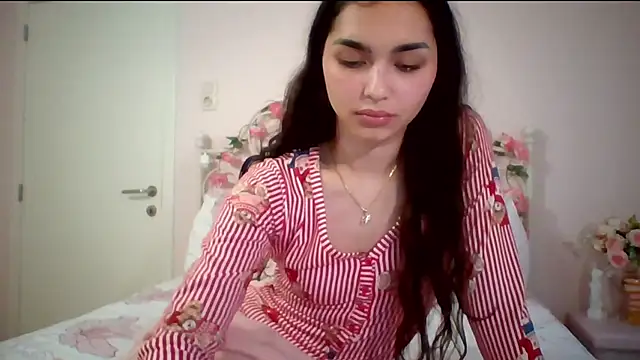 Snapshot of yourbella37 chatting on 05-09-26, 07:28 yourbella37 online show from 05-09-26, 07:28