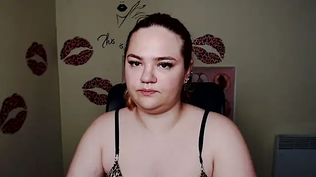 Snapshot of RinaRiii chatting on 06-11-26, 04:42 RinaRiii online show from 06-11-26, 04:42