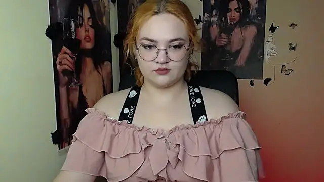 Snapshot of RinaRiii chatting on 05-15-26, 12:25 RinaRiii online show from 05-15-26, 12:25