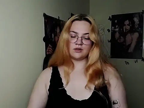 Snapshot of RinaRiii chatting on 06-17-26, 12:04 RinaRiii online show from 06-17-26, 12:04
