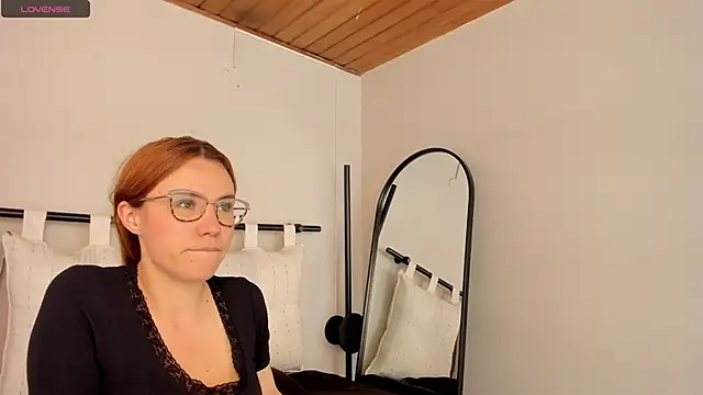 Snapshot of _zoe_3 chatting on 06-02-26, 01:22 zoe 3 online show from 06-02-26, 01:22