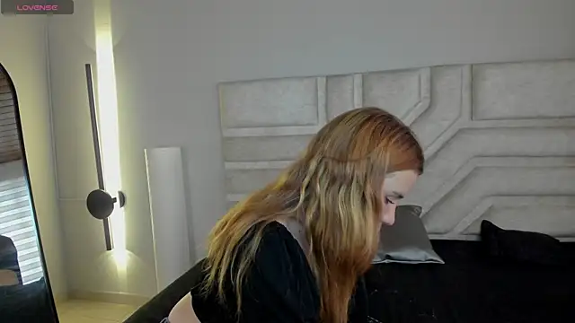 Snapshot of _zoe_3 chatting on 07-15-26, 01:18 zoe 3 online show from 07-15-26, 01:18