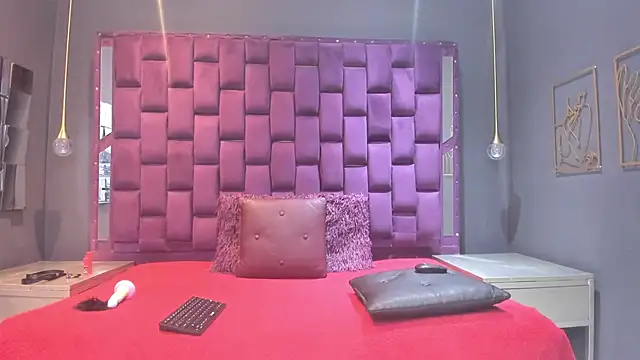 Snapshot of AlesiaLara chatting on 06-14-26, 07:04 AlesiaLara online show from 06-14-26, 07:04