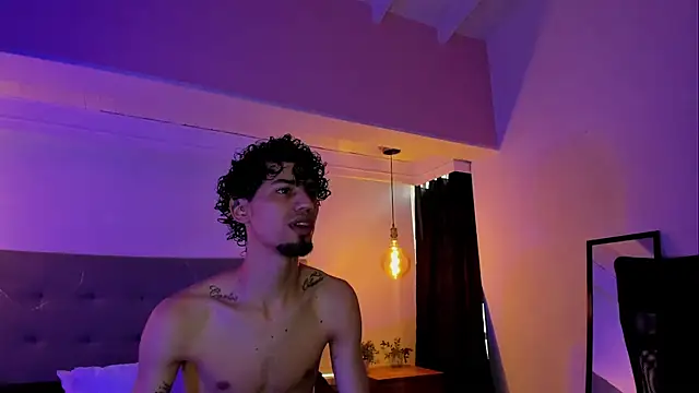 Snapshot of MichaelEvanss_ chatting on 06-01-26, 12:49 MichaelEvanss online show from 06-01-26, 12:49