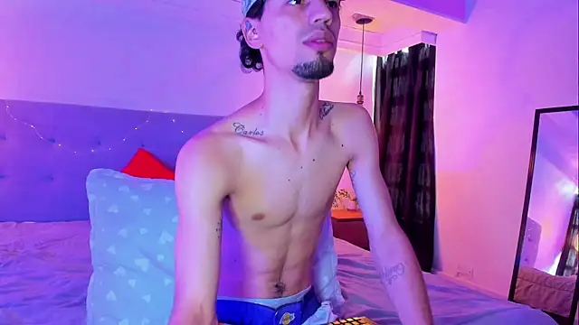 Snapshot of MichaelEvanss_ chatting on 05-26-26, 12:47 MichaelEvanss online show from 05-26-26, 12:47