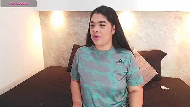 Snapshot of Emma__becket1 chatting on 06-02-26, 04:34 Emma becket1 online show from 06-02-26, 04:34