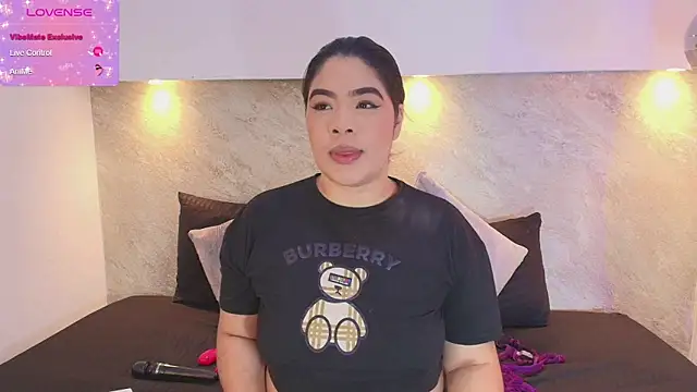 Snapshot of Emma__becket1 chatting on 06-21-26, 03:56 Emma becket1 online show from 06-21-26, 03:56