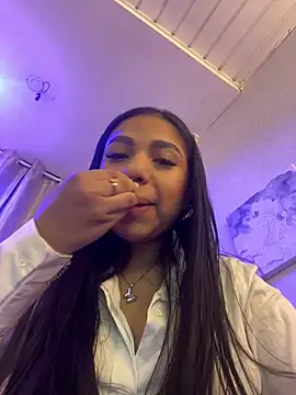 Snapshot of Dulcerouss__ chatting on 06-27-26, 11:38 Dulcerouss online show from 06-27-26, 11:38