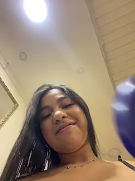 Snapshot of Dulcerouss__ chatting on 07-23-26, 11:18 Dulcerouss online show from 07-23-26, 11:18