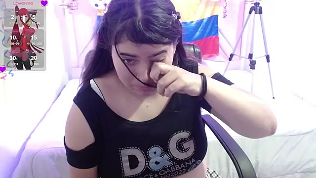 Snapshot of Laurha_ chatting on 06-15-26, 07:57 Laurha online show from 06-15-26, 07:57