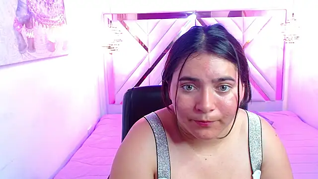 Snapshot of Laurha_ chatting on 05-15-26, 07:56 Laurha online show from 05-15-26, 07:56