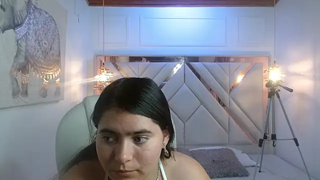 Snapshot of Laurha_ chatting on 07-14-26, 07:31 Laurha online show from 07-14-26, 07:31