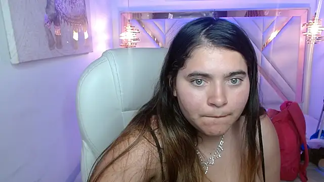 Snapshot of Laurha_ chatting on 07-11-26, 07:36 Laurha online show from 07-11-26, 07:36