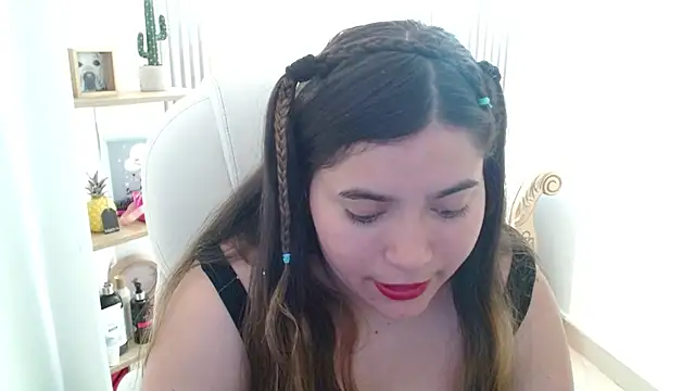 Snapshot of Laurha_ chatting on 05-18-26, 07:51 Laurha online show from 05-18-26, 07:51