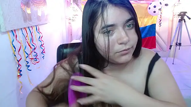 Snapshot of Laurha_ chatting on 06-20-26, 07:41 Laurha online show from 06-20-26, 07:41