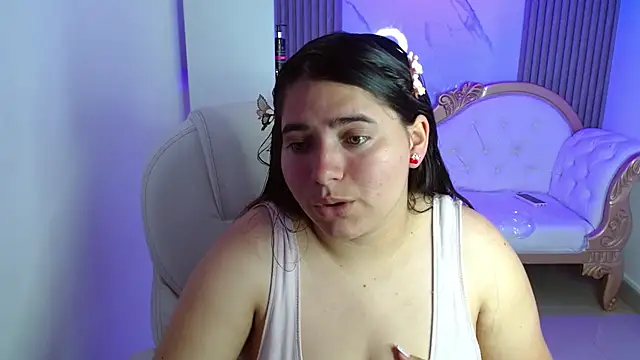 Snapshot of Laurha_ chatting on 06-01-26, 07:57 Laurha online show from 06-01-26, 07:57