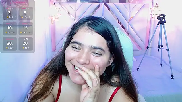 Snapshot of Laurha_ chatting on 07-21-26, 07:37 Laurha online show from 07-21-26, 07:37