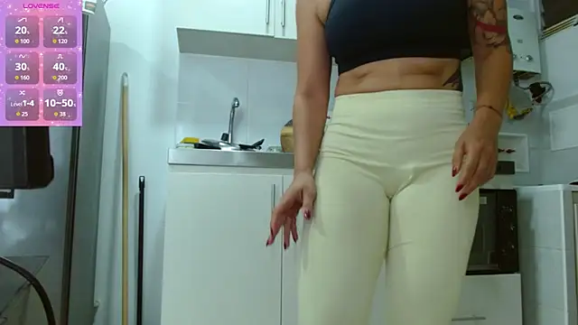 Snapshot of pielcanela361 chatting on 05-13-26, 01:40 pielcanela361 online show from 05-13-26, 01:40