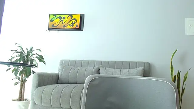 Snapshot of pielcanela361 chatting on 05-11-26, 02:45 pielcanela361 online show from 05-11-26, 02:45