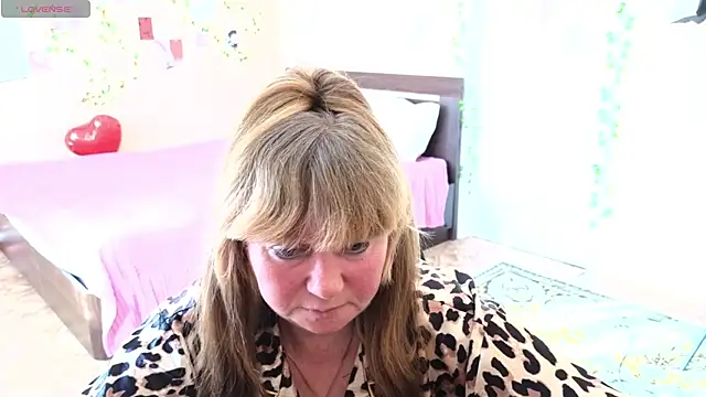 Snapshot of Melania_Cook chatting on 05-29-26, 04:07 Melania Cook online show from 05-29-26, 04:07