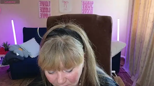 Snapshot of Melania_Cook chatting on 05-16-26, 10:36 Melania Cook online show from 05-16-26, 10:36