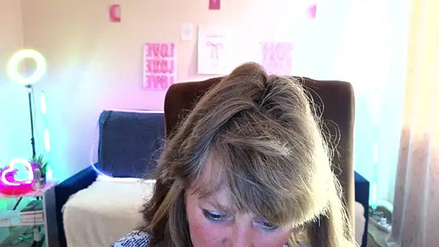 Snapshot of Melania_Cook chatting on 06-14-26, 02:40 Melania Cook online show from 06-14-26, 02:40