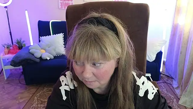 Snapshot of Melania_Cook chatting on 05-13-26, 02:57 Melania Cook online show from 05-13-26, 02:57