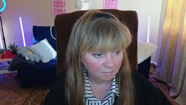 Snapshot of Melania_Cook chatting on 05-15-26, 02:26 Melania Cook online show from 05-15-26, 02:26