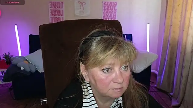Snapshot of Melania_Cook chatting on 05-16-26, 05:28 Melania Cook online show from 05-16-26, 05:28
