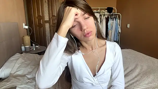 Snapshot of TrishIsaac chatting on 05-22-26, 06:22 TrishIsaac online show from 05-22-26, 06:22