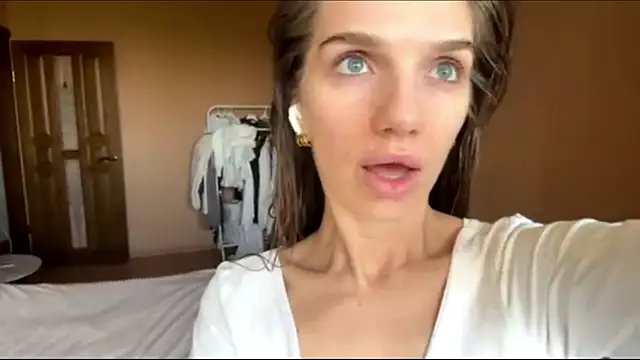 Snapshot of TrishIsaac chatting on 05-14-26, 05:59 TrishIsaac online show from 05-14-26, 05:59
