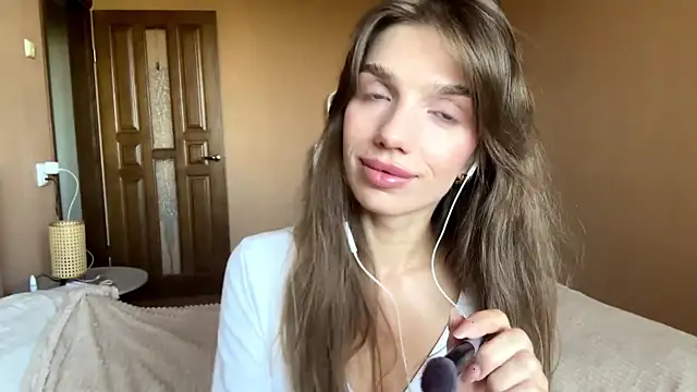 Snapshot of TrishIsaac chatting on 06-01-26, 06:35 TrishIsaac online show from 06-01-26, 06:35