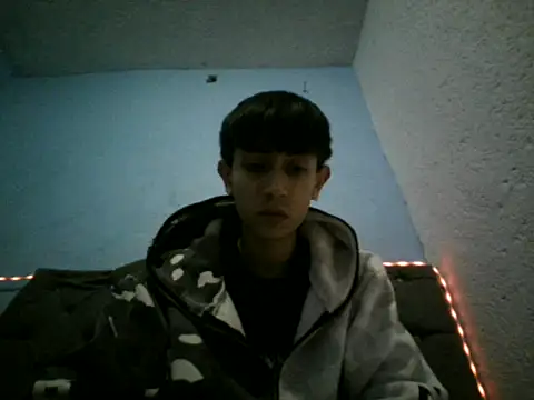 Snapshot of caos_mod chatting on 05-24-26, 04:23 caos mod online show from 05-24-26, 04:23