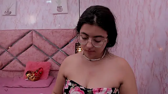 Snapshot of Dolls_Antonella chatting on 05-30-26, 11:27 Dolls Antonella online show from 05-30-26, 11:27
