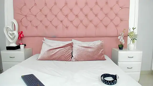 Snapshot of SarahDoll__ chatting on 06-20-26, 03:17 SarahDoll online show from 06-20-26, 03:17