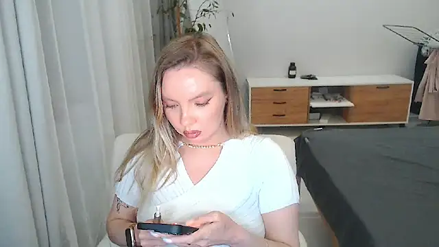 Snapshot of PolinaXXXXXJones chatting on 05-07-26, 06:33 PolinaXXXXXJones online show from 05-07-26, 06:33