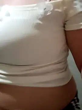 Snapshot of Lily_Henry chatting on 05-05-26, 02:42 Lily Henry online show from 05-05-26, 02:42