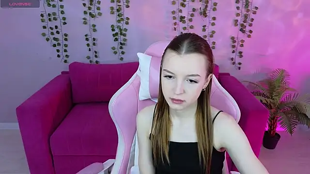 Snapshot of Eva_Th0mpson chatting on 05-13-26, 01:01 Eva Th0mpson online show from 05-13-26, 01:01